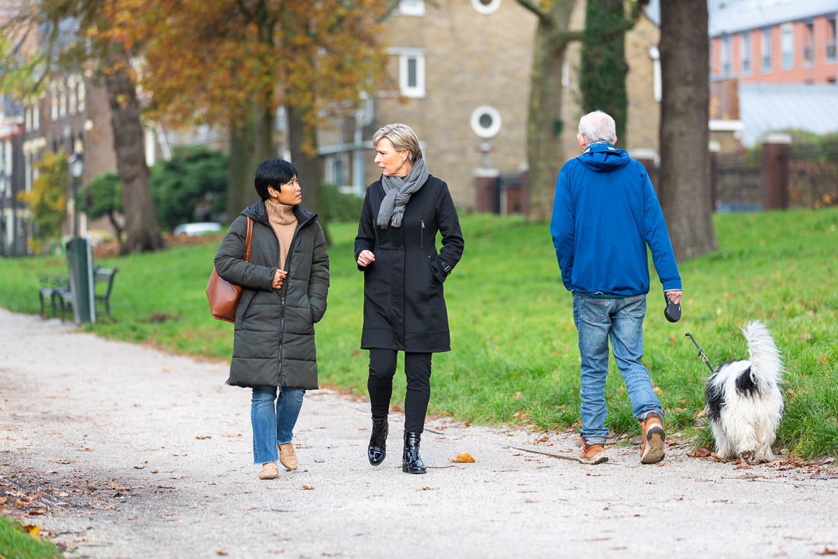 Bewindvoerder in gesprek met cliënt